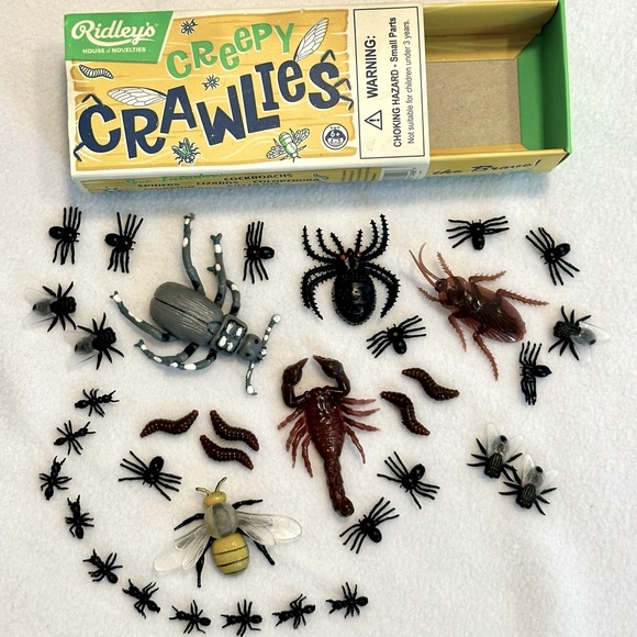Creepy Crawlies: Scary Bitches: Aazon.es